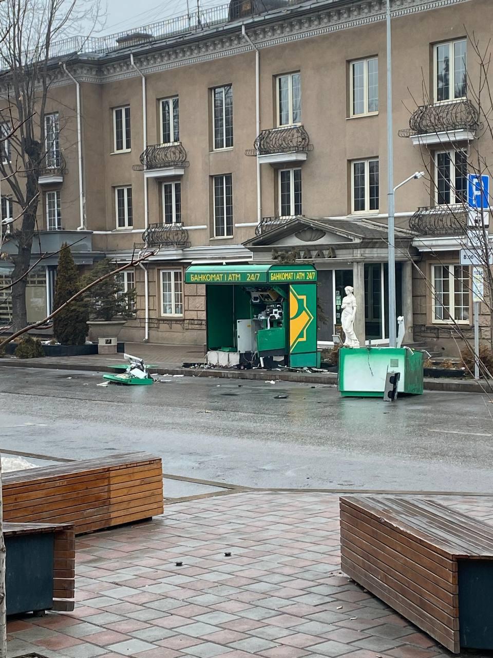 Более 1,2 тыс. объектов торговли пострадали от рук мародеров