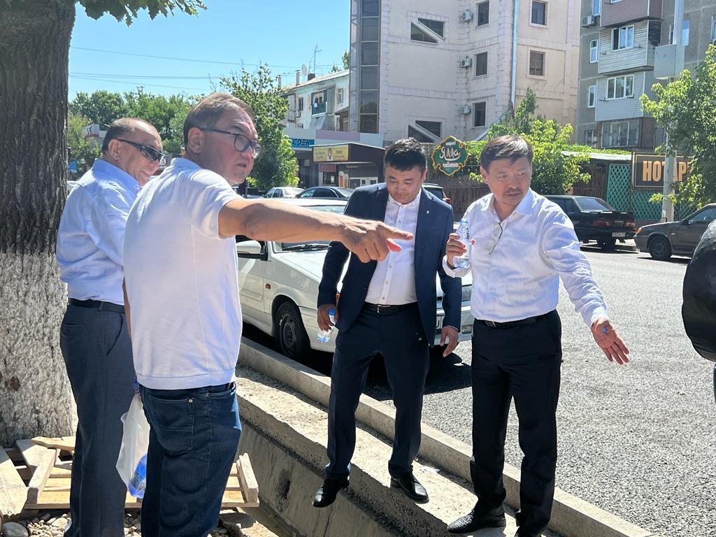 Предприниматели Шымкента несут убытки из-за строительства велодорожек