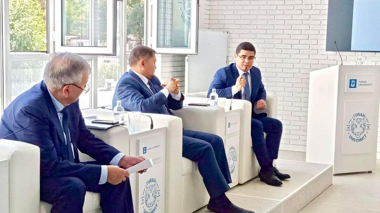 Вопрос развития частных вузов обсудили в Алматы