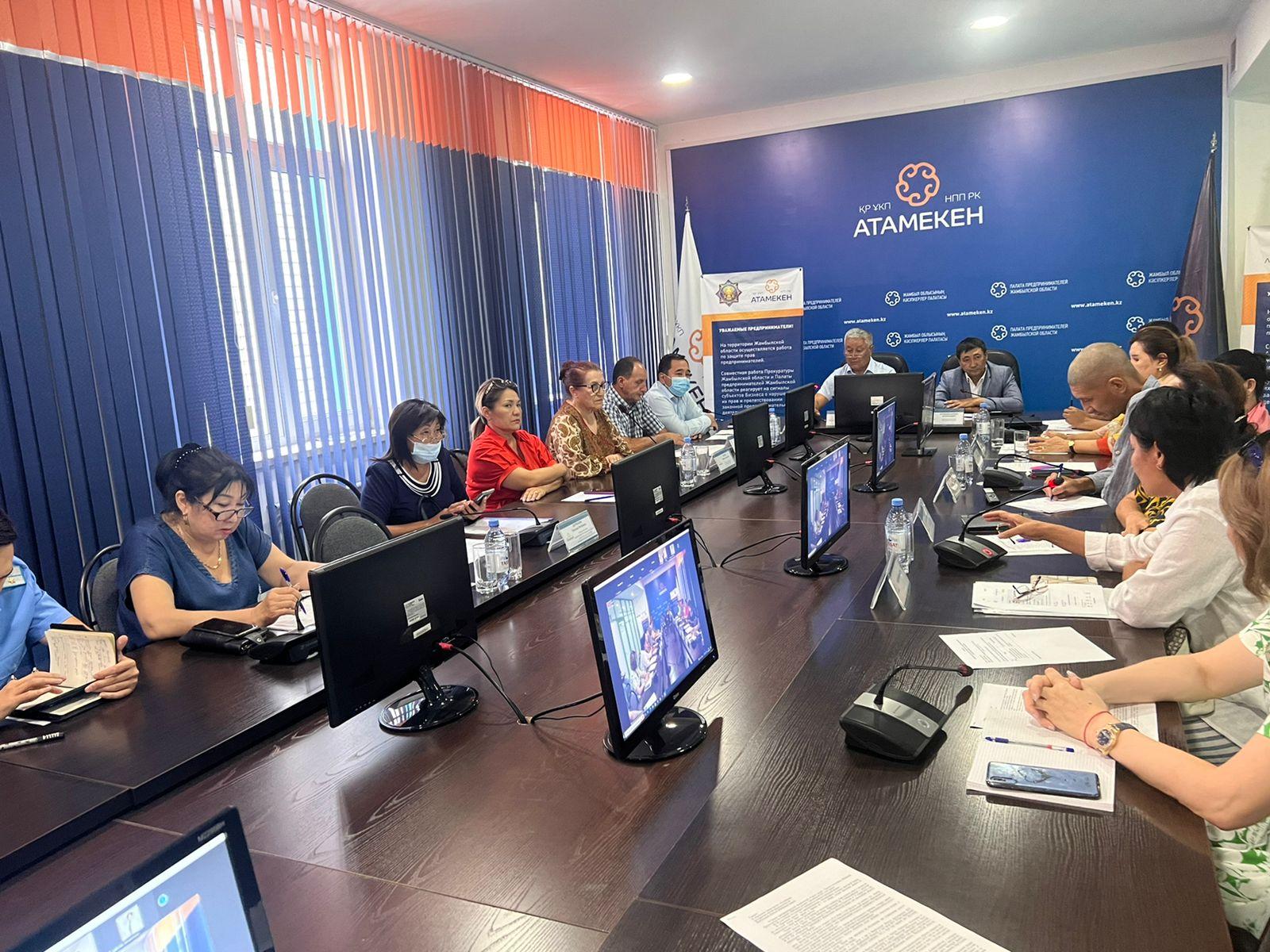 Жаңа мектеп формасы кәсіпкерлердің құқығын қорғау кеңесінің отырысында талқыланды 