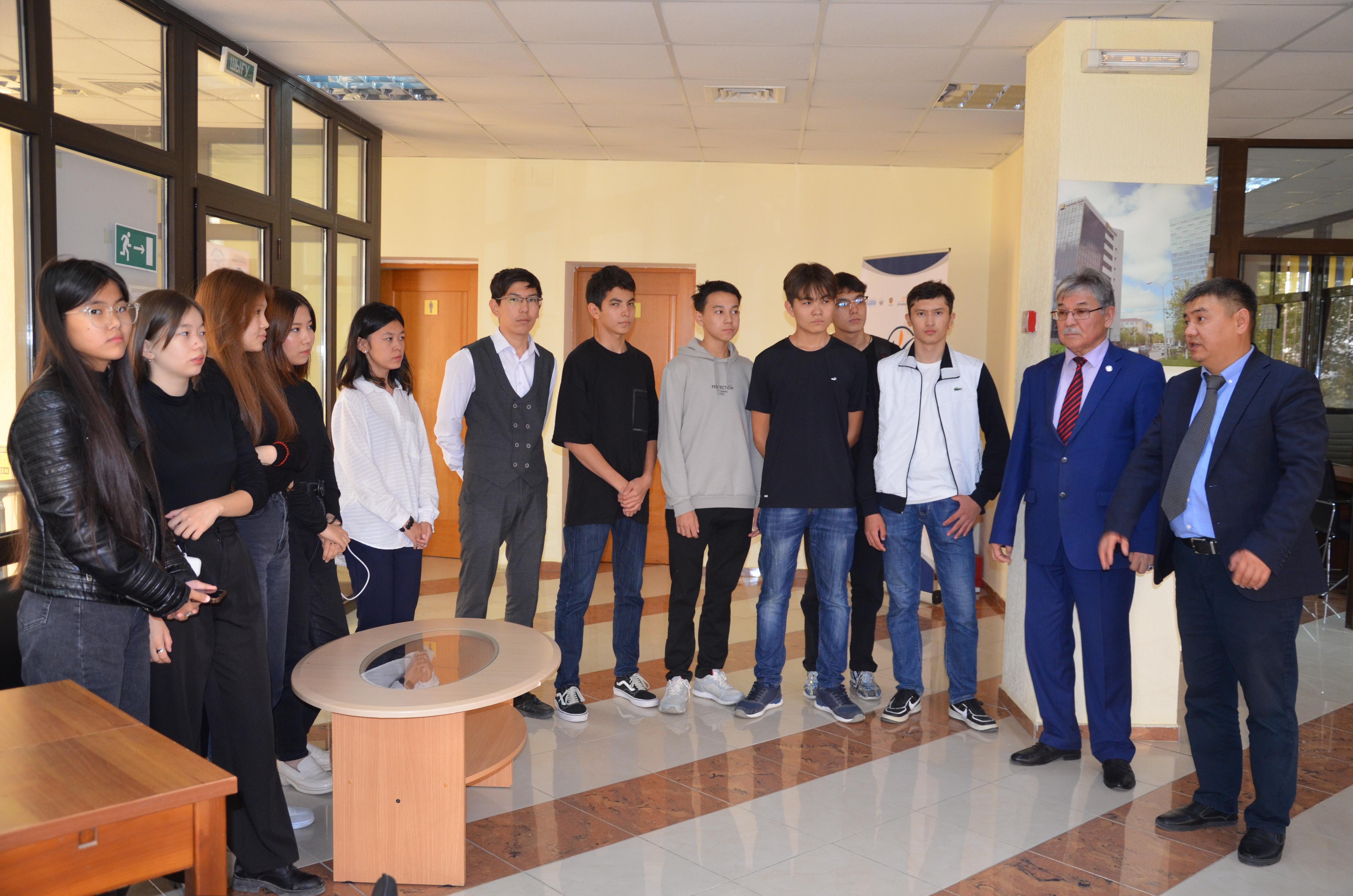 В Атырау региональная Палата предпринимателей организовала День открытых дверей для молодежи