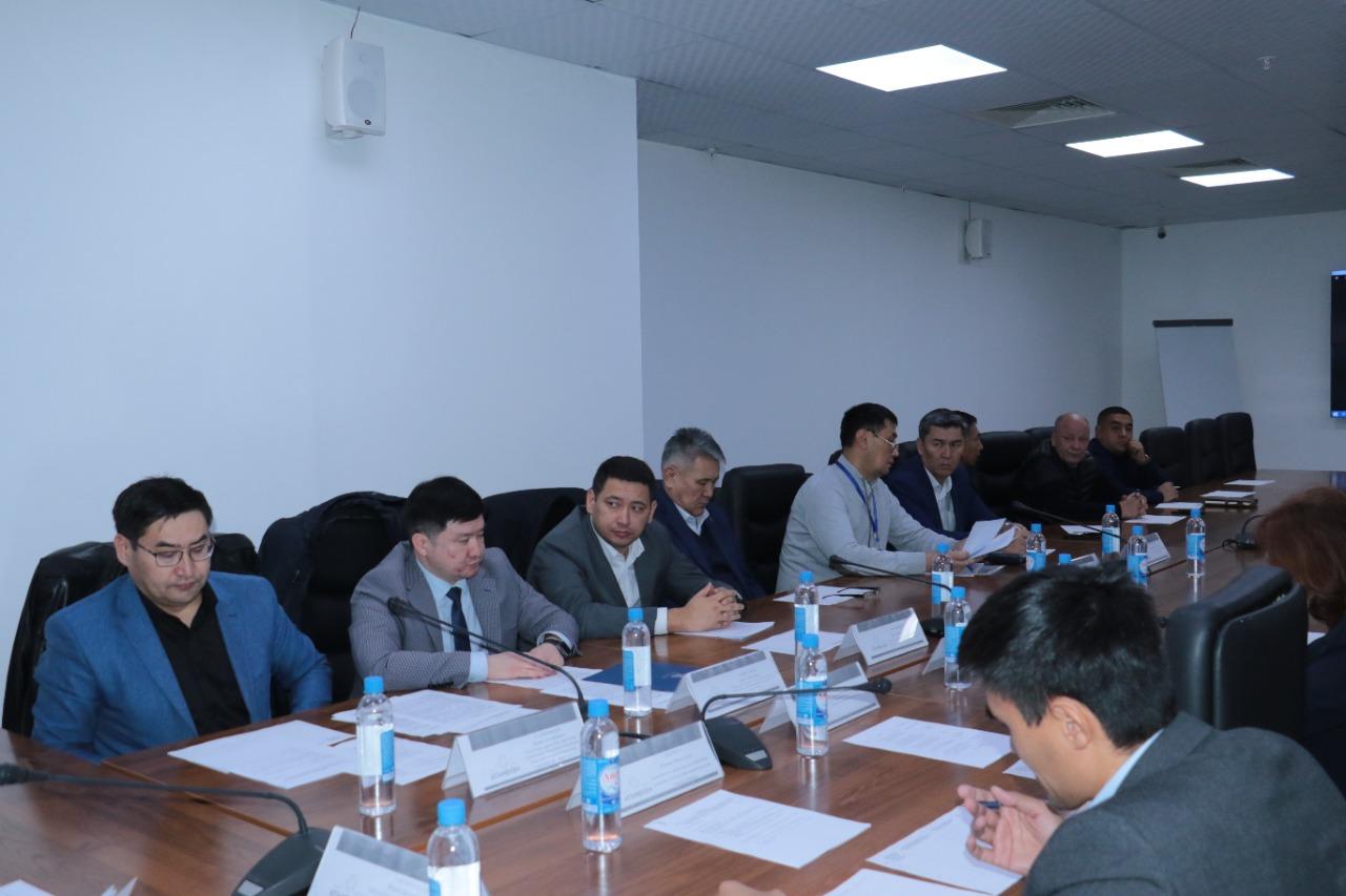 Проблемы продажи иностранных бланков перевозок и нехватку вагонов подняли предприниматели Алматы