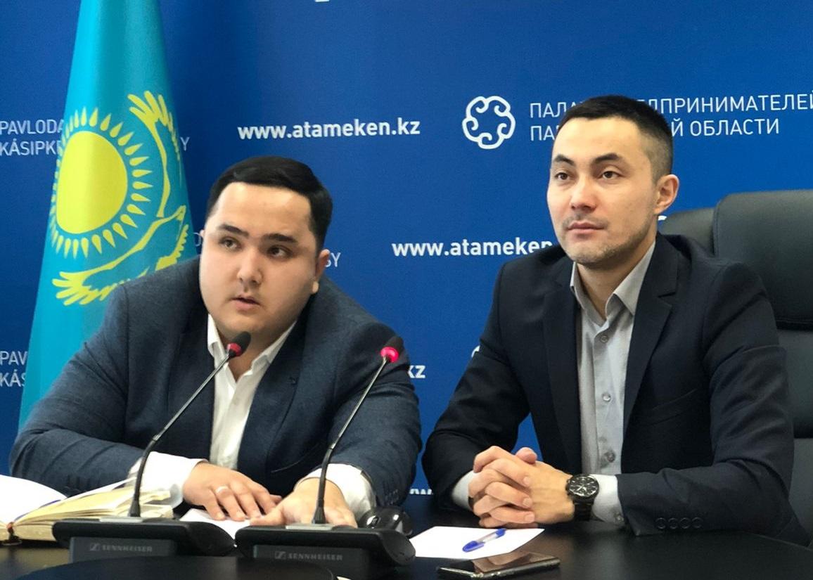 Крестьяне в Павлодарском «Атамекене» попросили господдержки в борьбе против саранчи