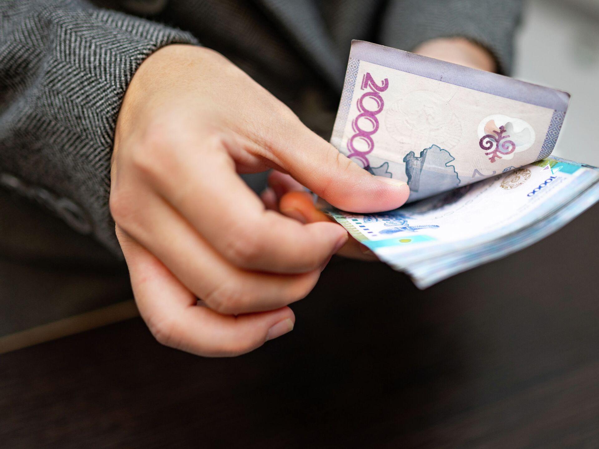 На что казахстанцы тратят большую часть своих доходов