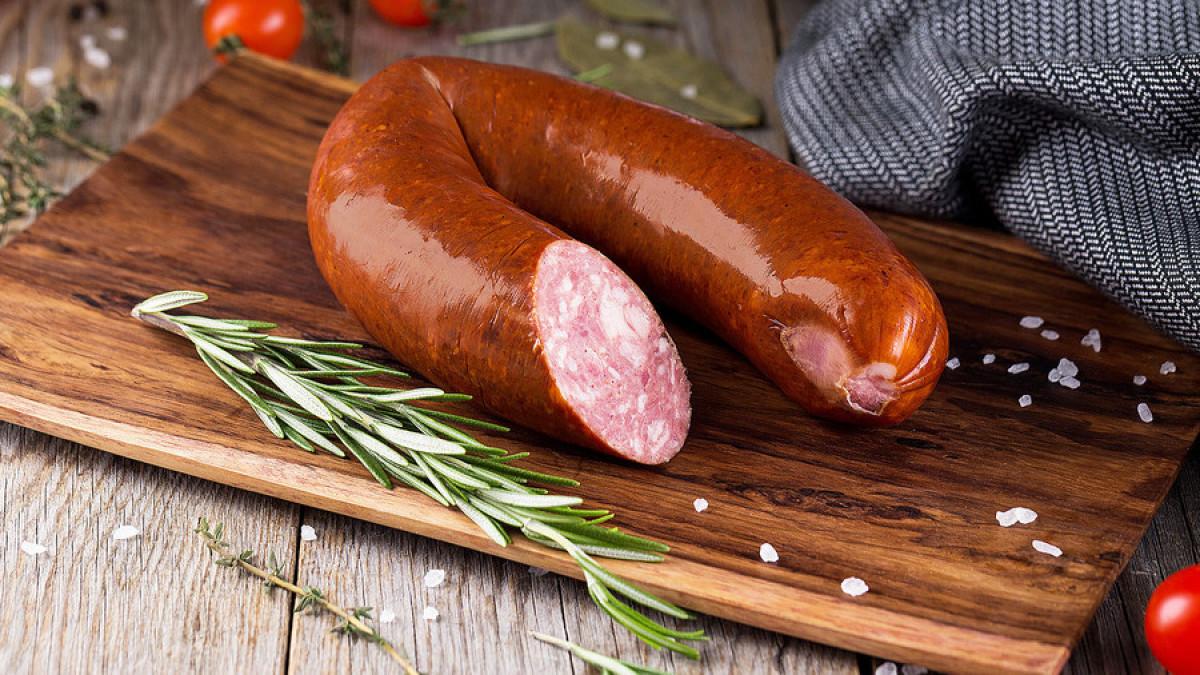 Куриные перья стали предметом разбирательства между карагандинцем и предприятием, выпускающим колбасные изделия