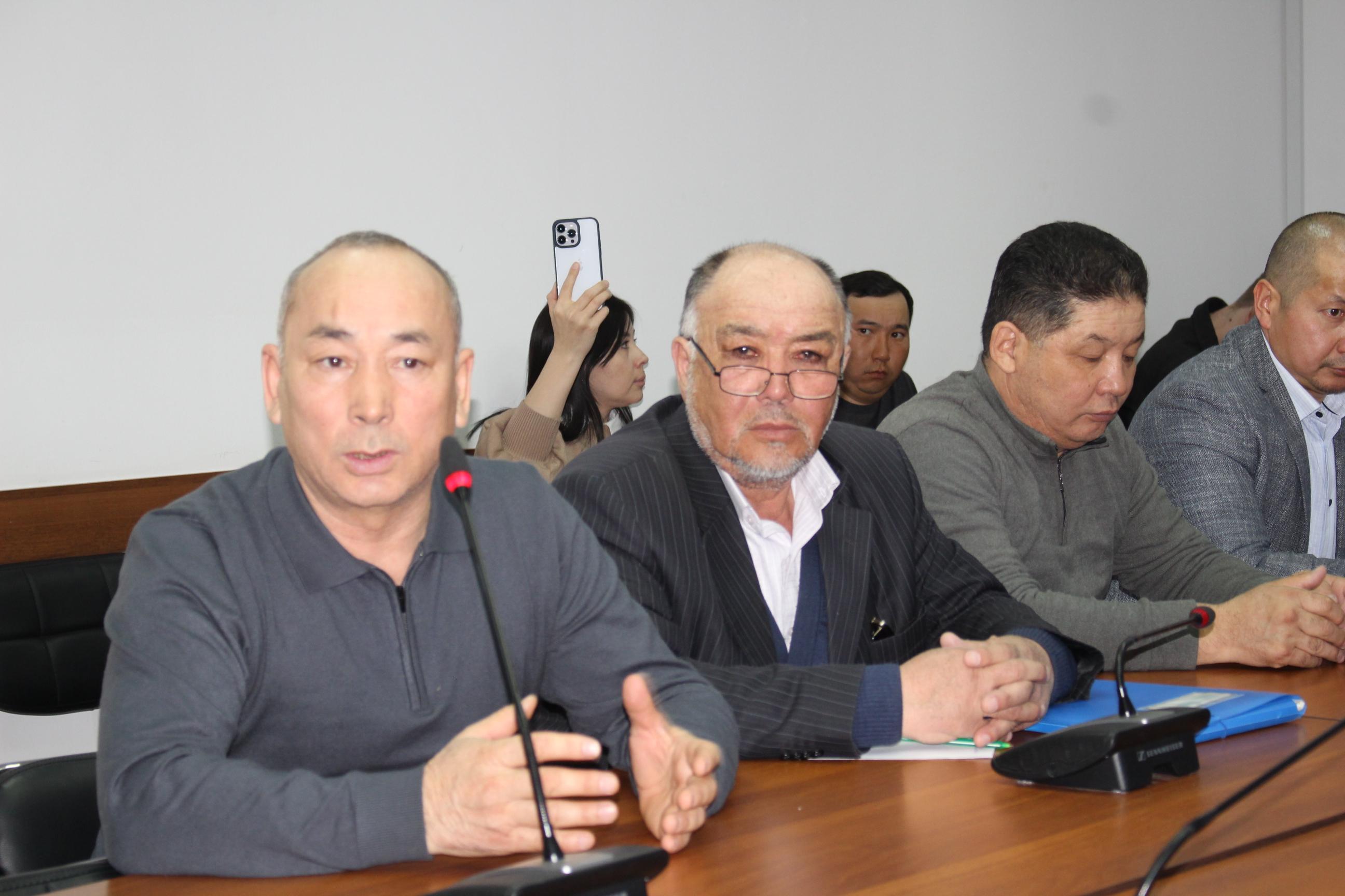 Ускорить рассмотрение заявок на подведение коммуникаций к объектам бизнеса за счет госпрограммы просят фермеры Актюбинской области