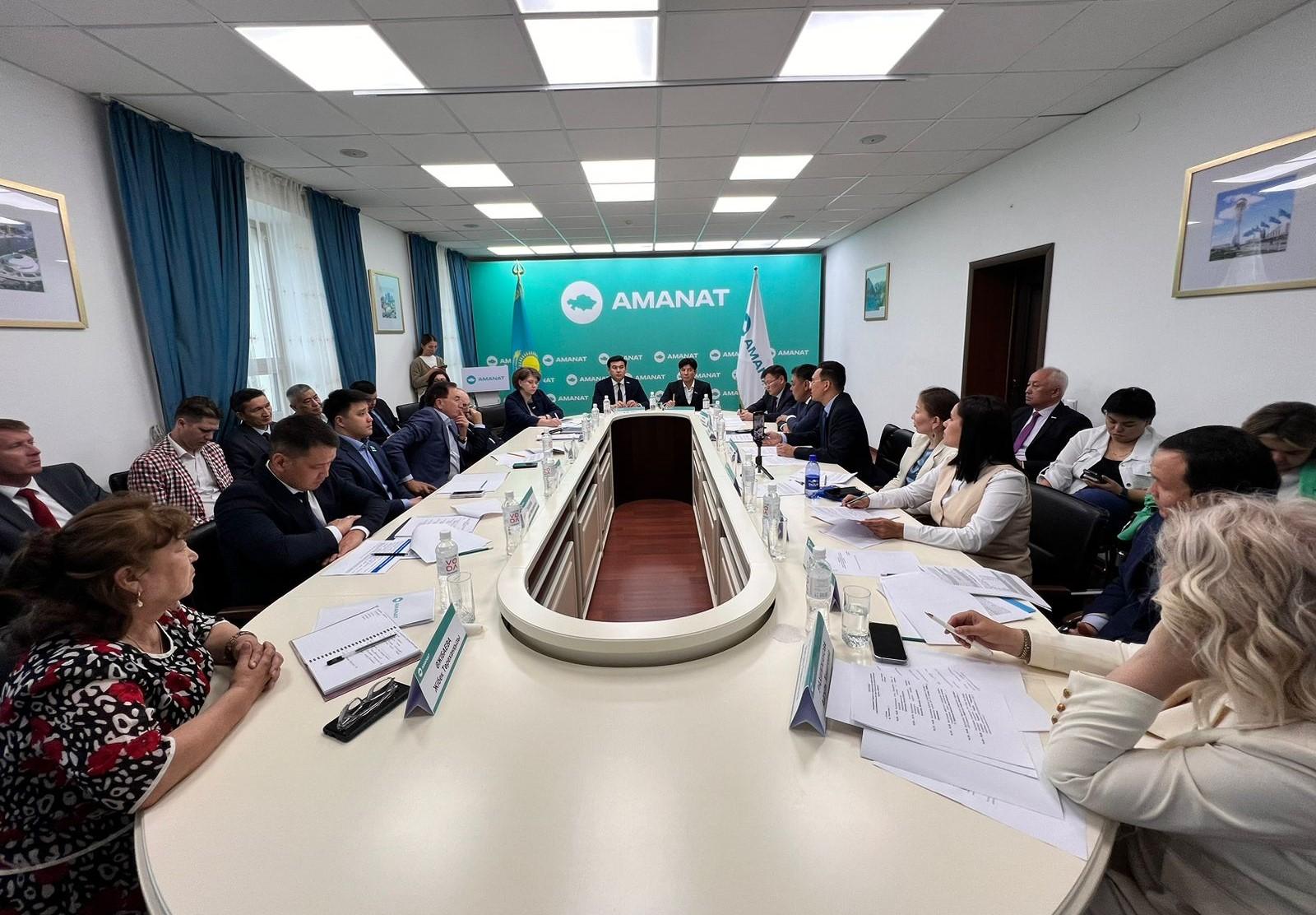 В городском филиале партии «AMANAT» обсудили  проект Налогового кодекса 