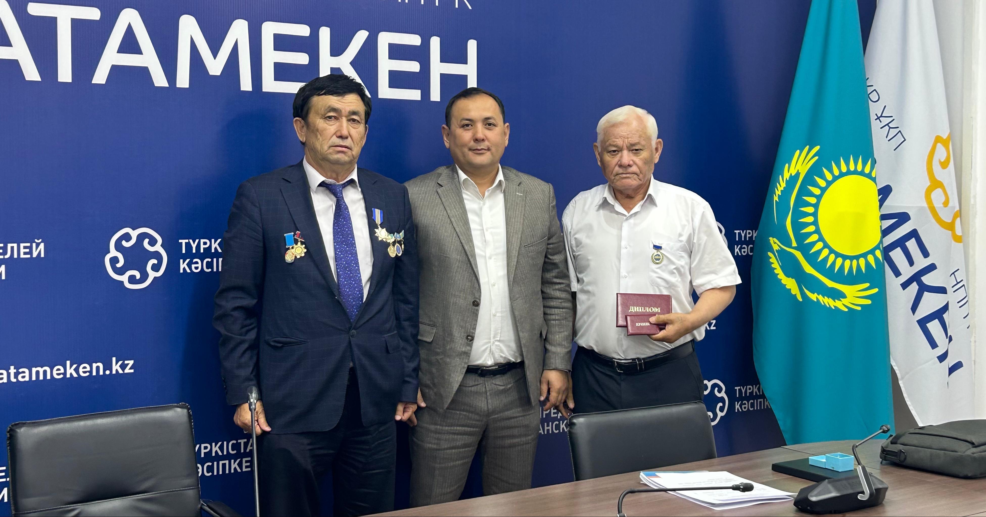 Чествовали двух ветеранов предпринимательской деятельности