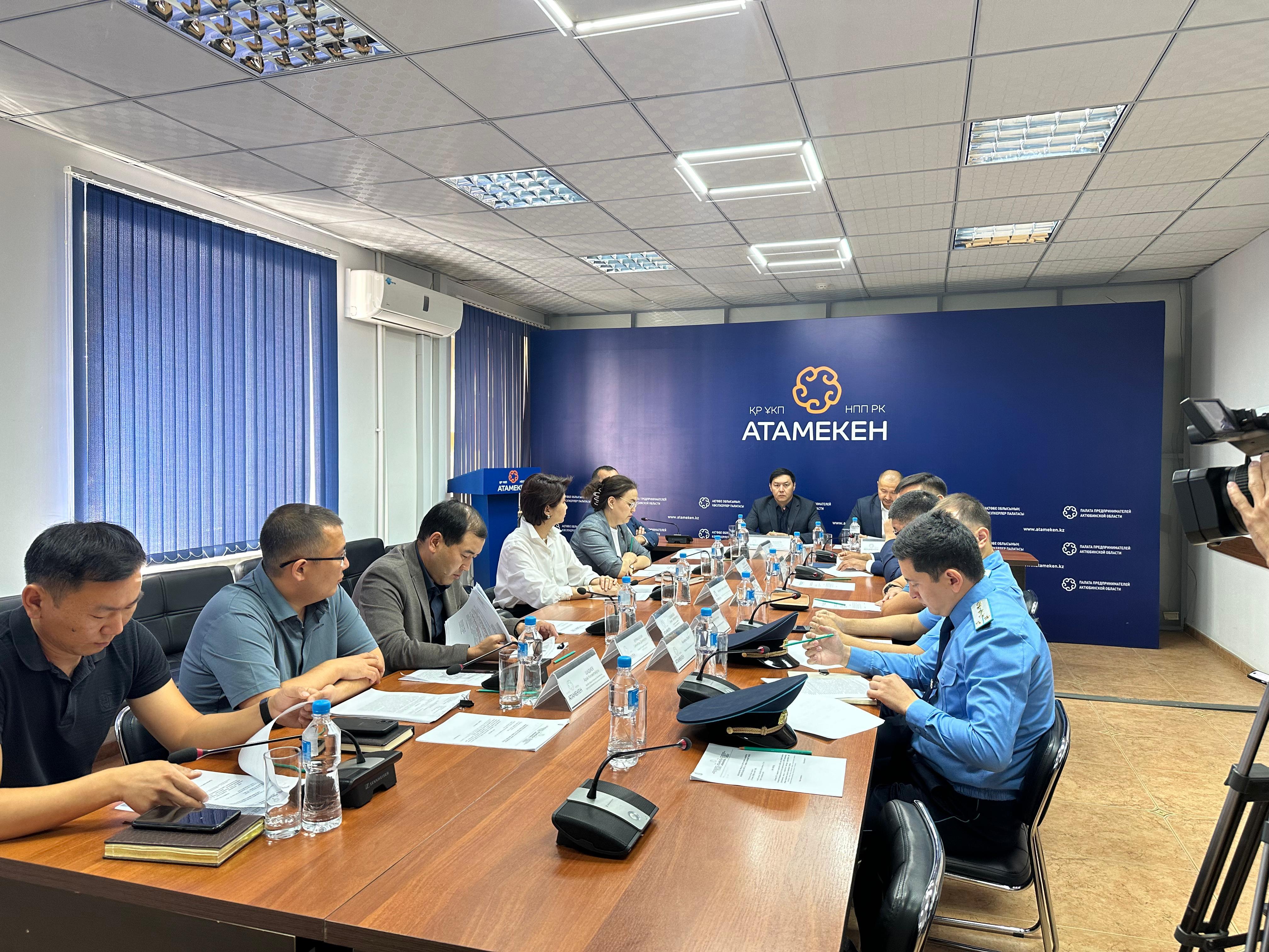 В Актобе неправомерные действия полицейских грубо нарушили права кредитного товарищества и фермеров