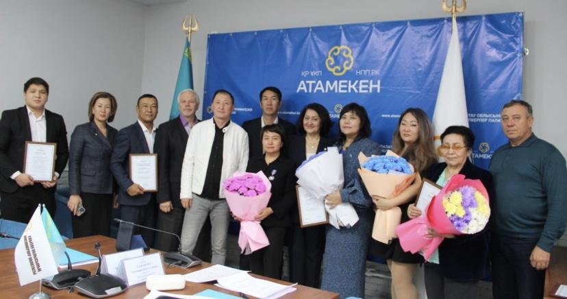 В области Ұлытау в честь 25-летия Республики награждены члены Регионального совета, отраслевых советов и сотрудники "Атамекен"