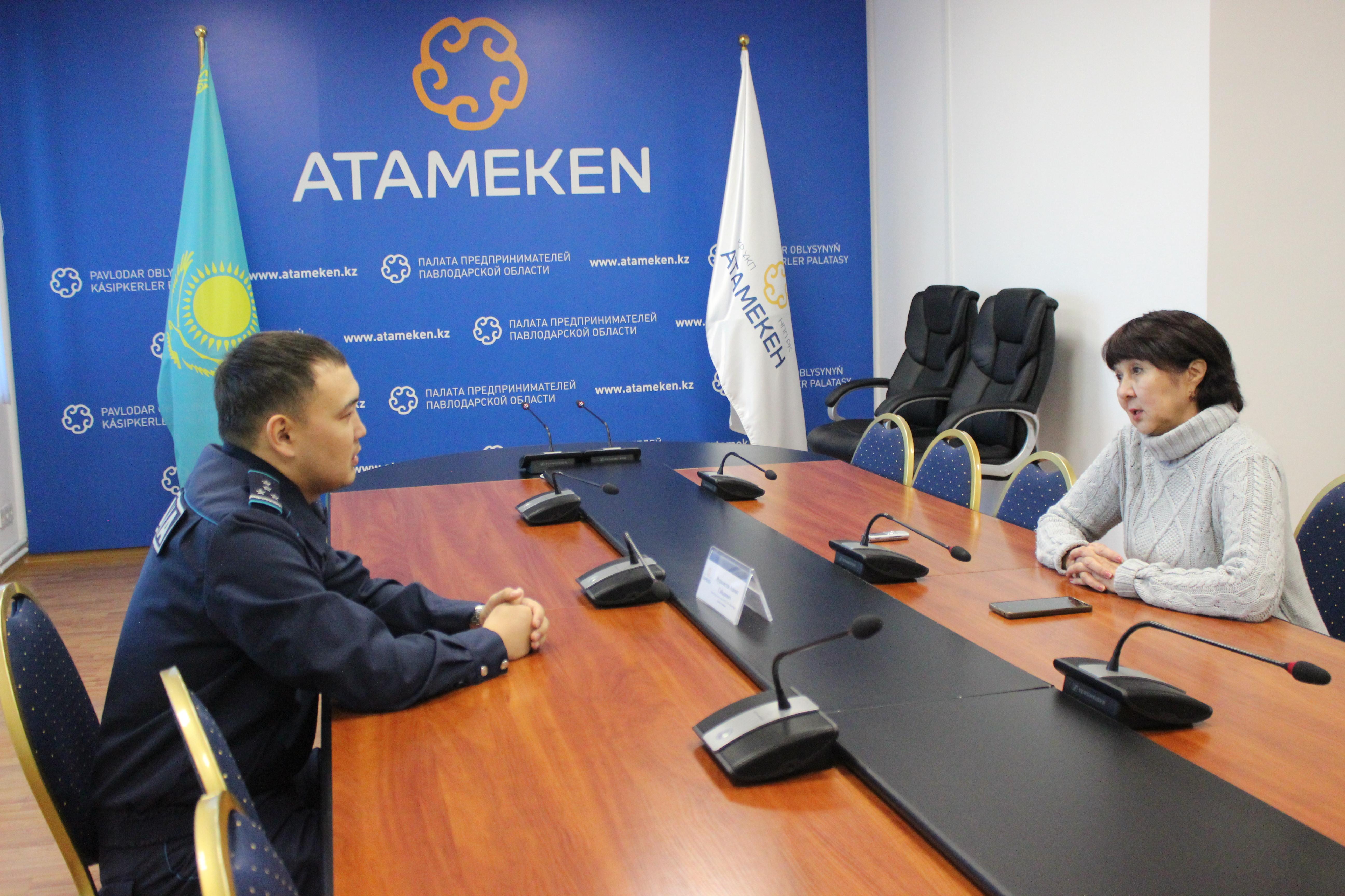 Полиция в павлодарской Палате «Атамекен» разъяснила требования продажи алкоголя