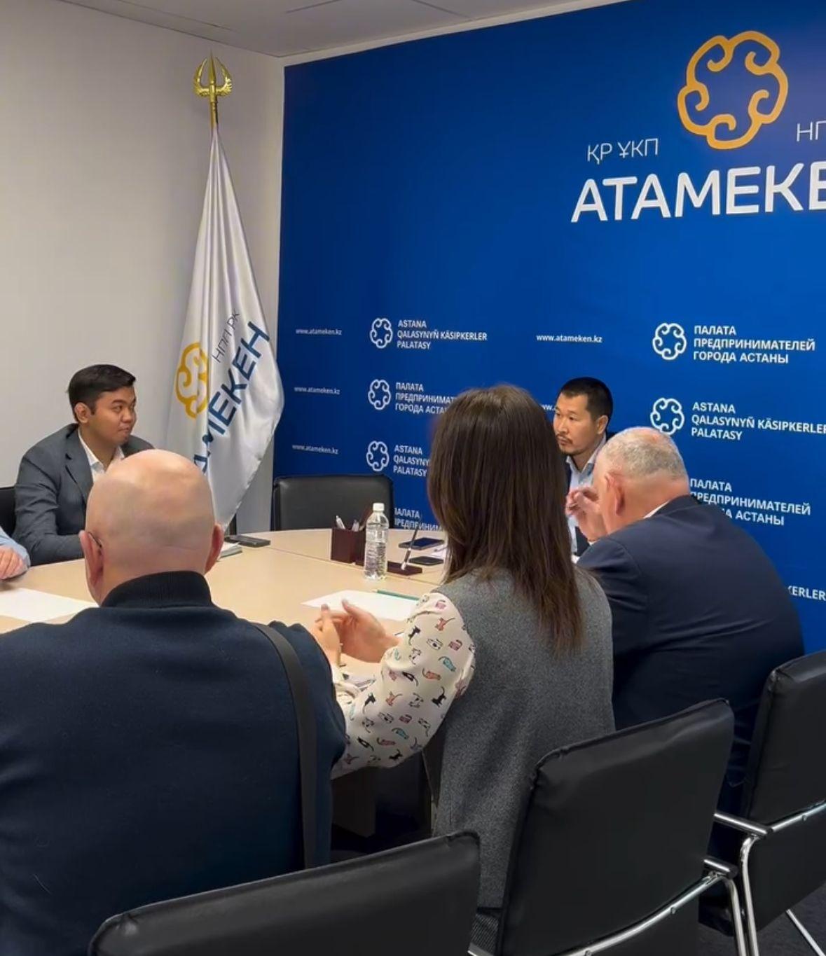 Руководитель Палаты предпринимателей города Астаны Канат Алин встретился с генеральным директором ТОО по проблемным вопросам предприятия «Бемер Арматура» Андреем Кефером и руководителем отдела управления энергетики Тимуром Кентаевым.