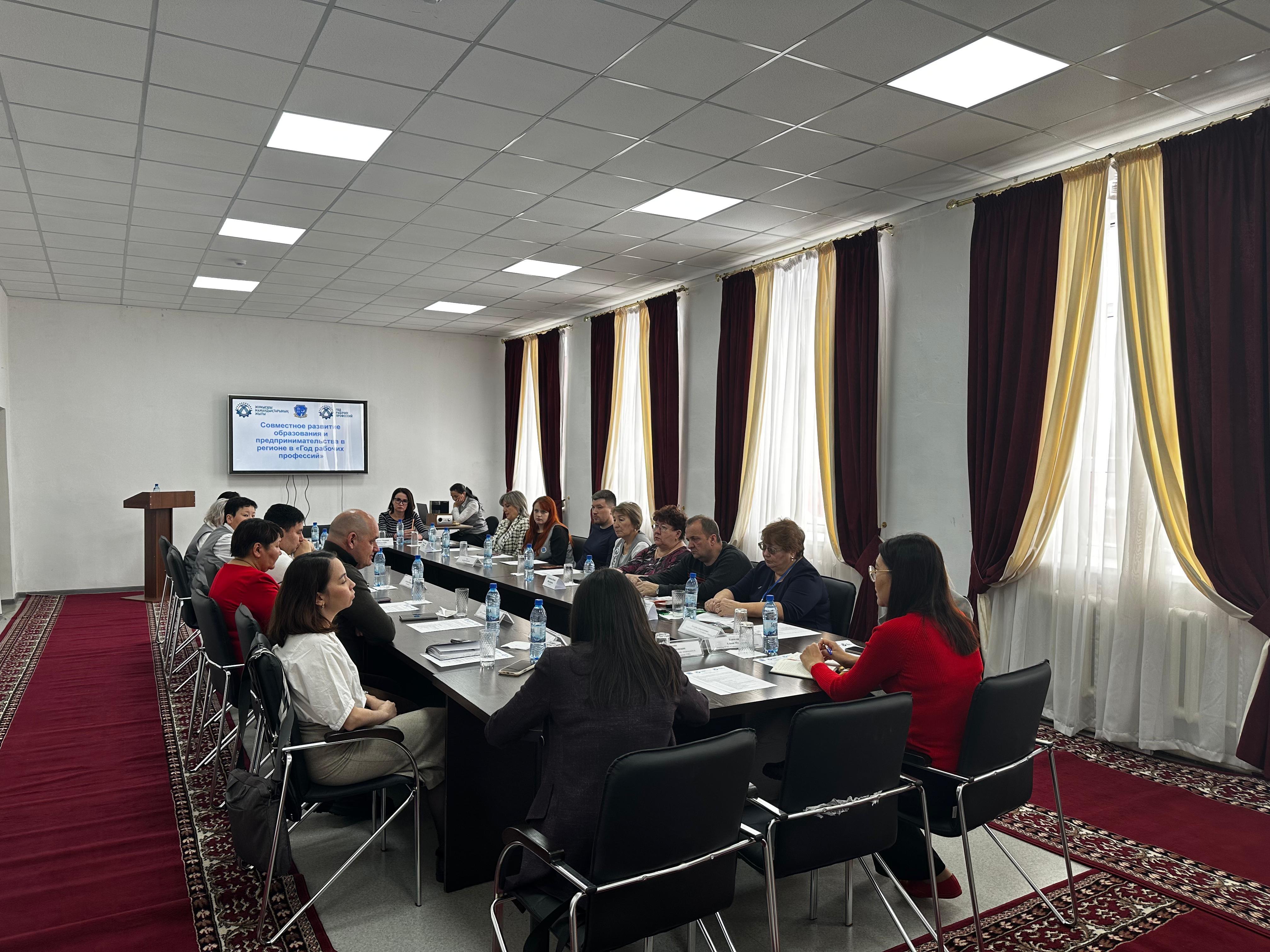 В Карагандинской области обсудили развитие рабочих профессий в рамках сотрудничества бизнеса и образования