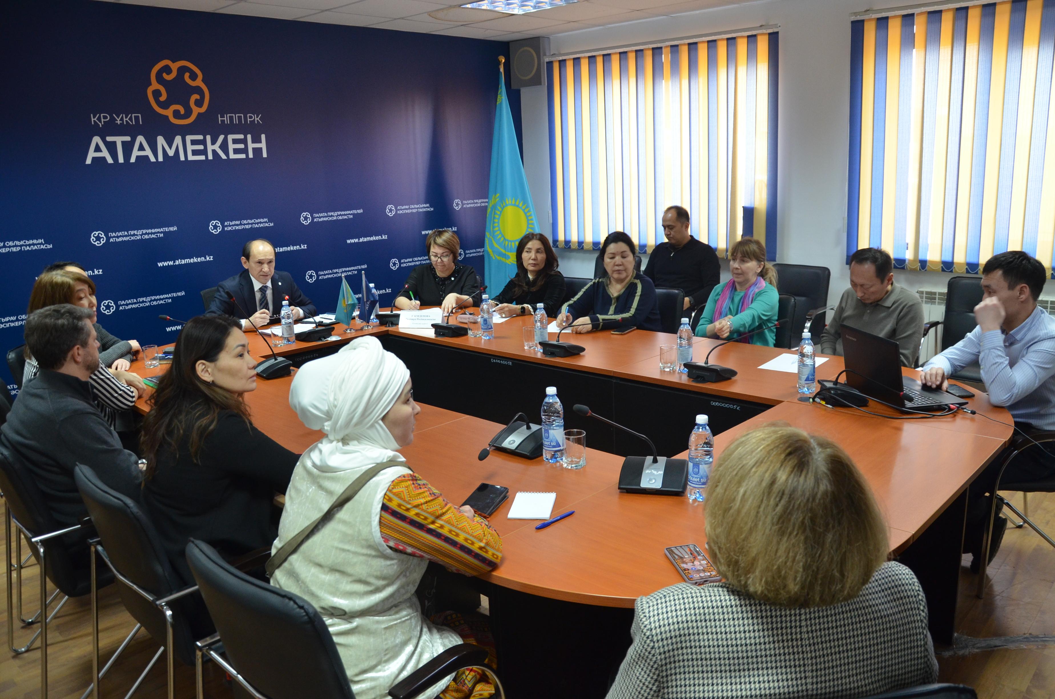 В Атырау проходит первый день голосования по выборам в Регсовет