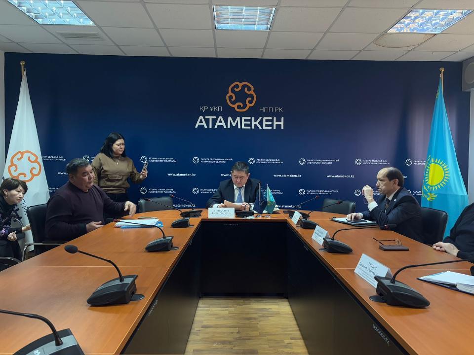 В Атырау руководителями надзорных и контрольных органов на постоянной основе проводятся приемы предпринимателей 