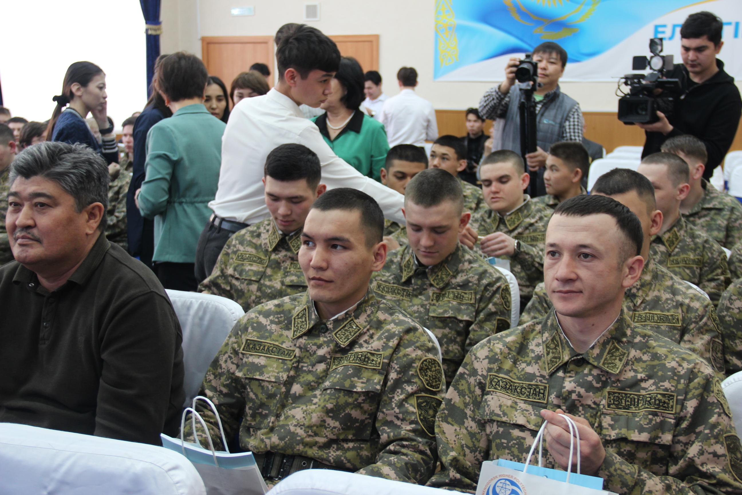 Солдатам срочной службы предложили получить образование в ВКО