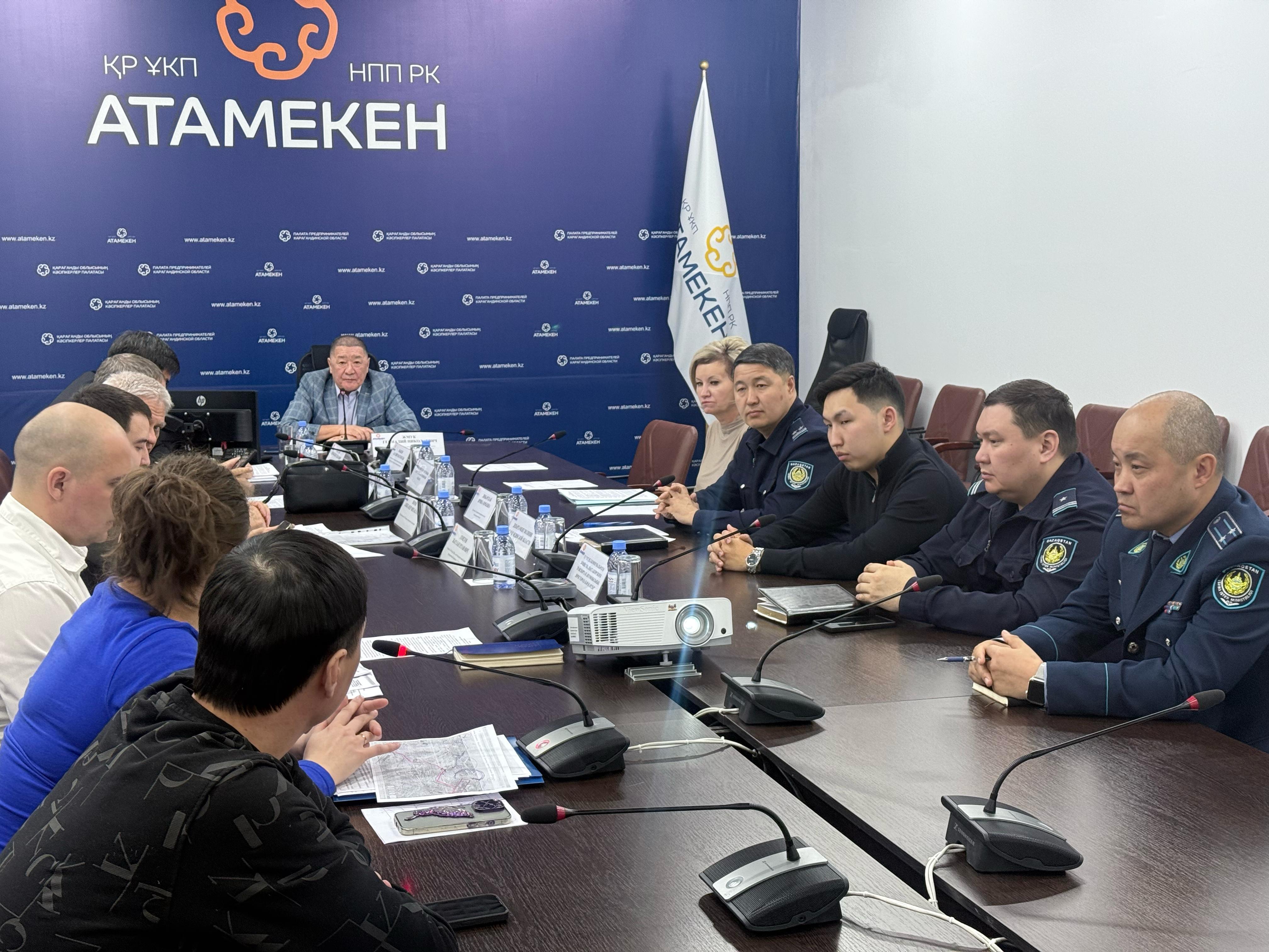   «Мы просто хотим работать»: предприниматели Караганды просят пересмотреть установку знака, перекрывшего доступ к промзоне