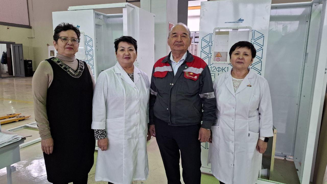 Трудовая династия Батановых: более 300 лет общего стажа на заводе «Актюбрентген» в Актобе