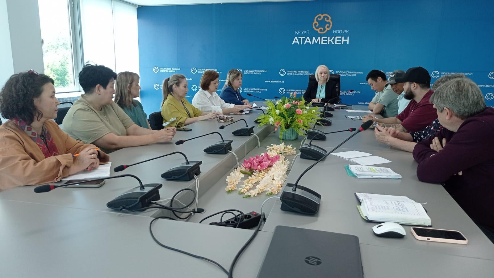 Запрету год, о нем не знают
