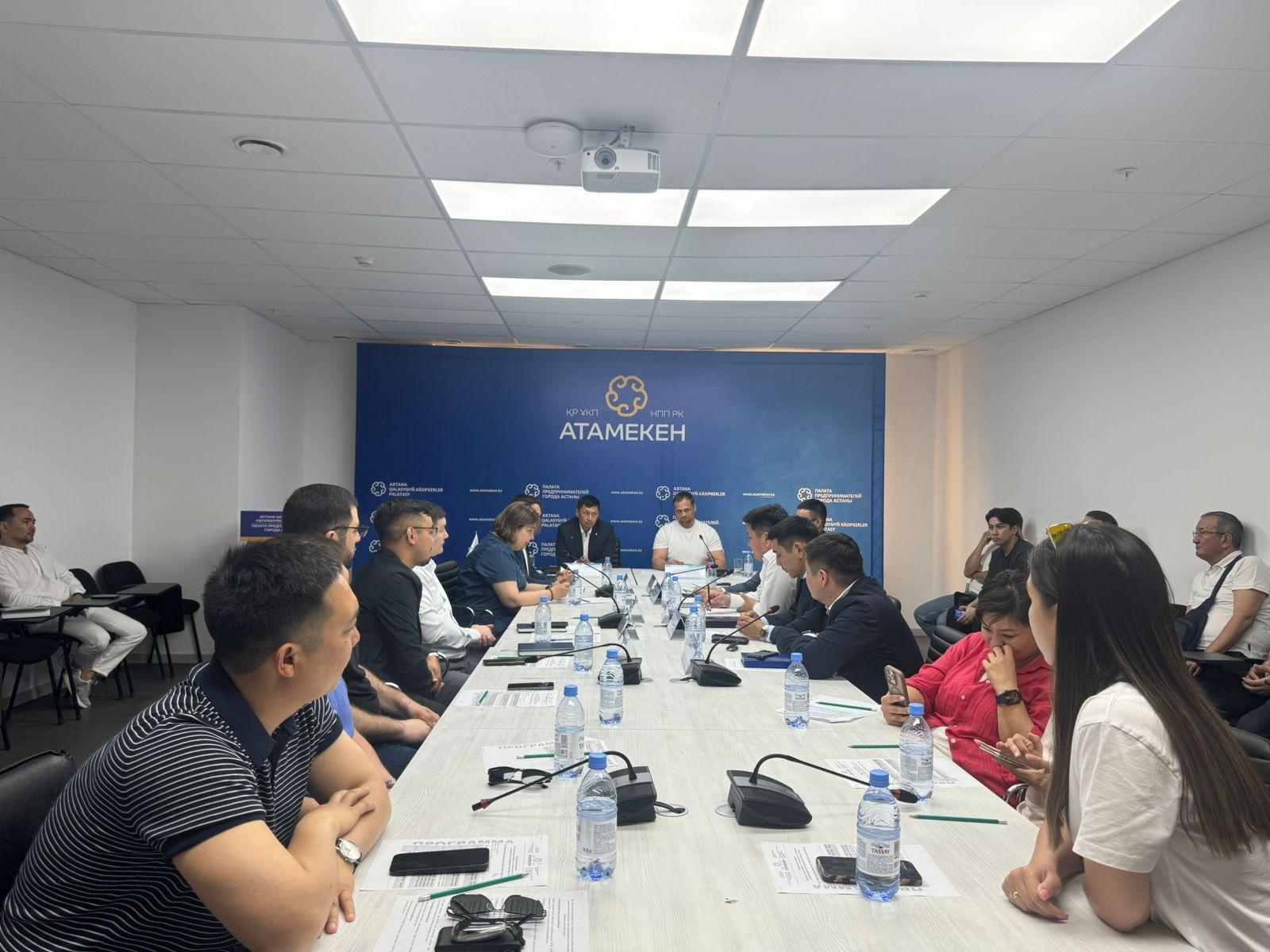 Бизнес просит сохранить торговые павильоны перед Astana Mall