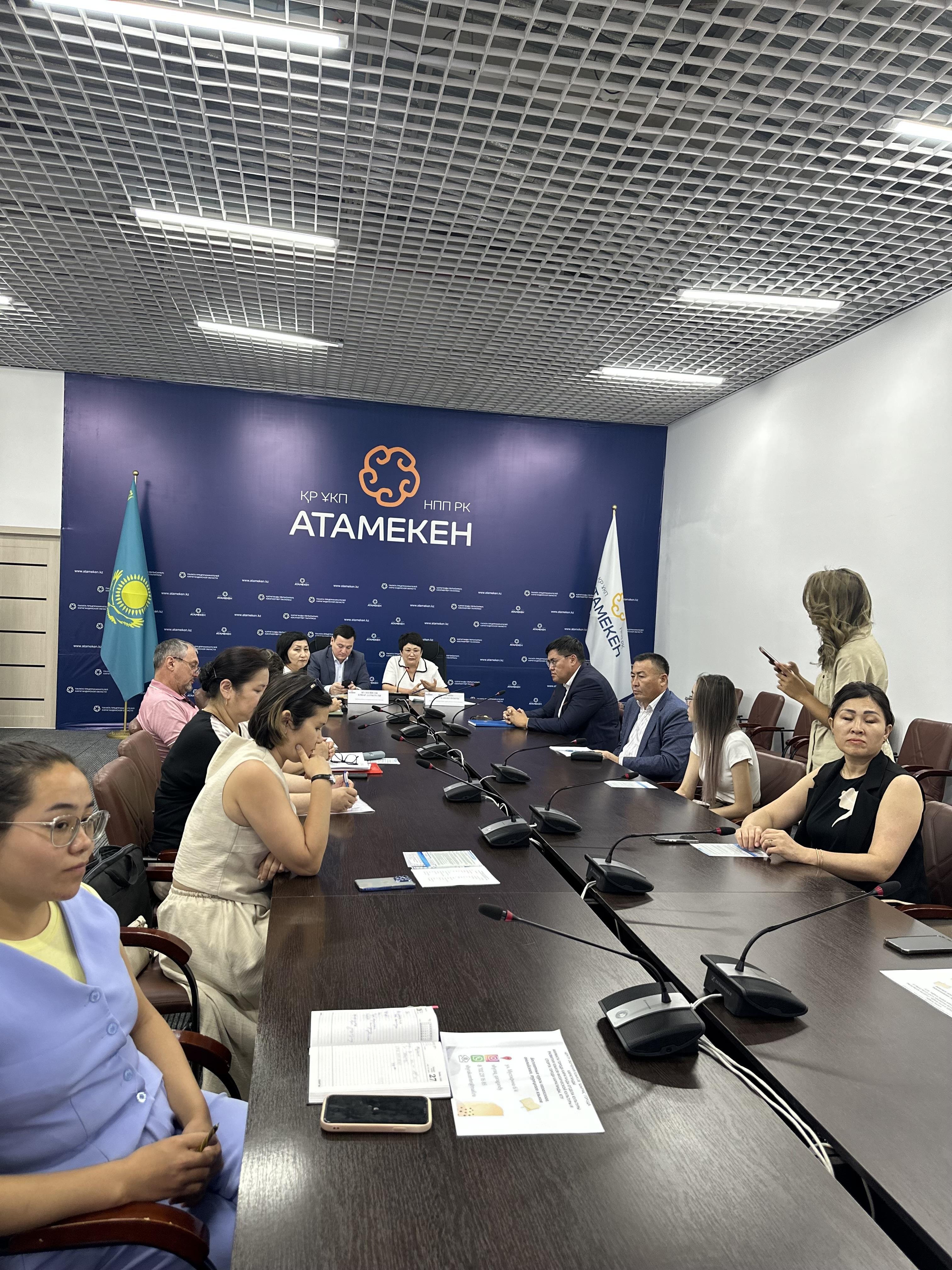 В Караганде предпринимателям напомнили об ответственности за несоблюдение языковых норм